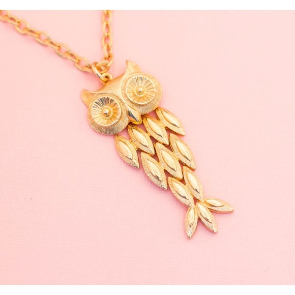 Vintage Owl Pendant Necklace | Gold Tone Owl Necklace | 24 inch | Avon H10 - Picture 1 of 2